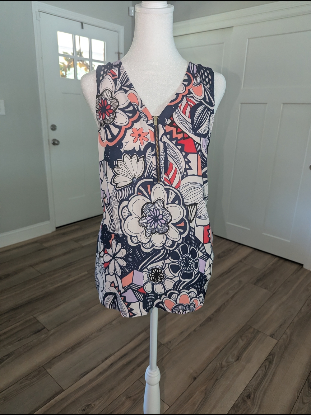 Express Floral Zip-Front Sleeveless Top in Navy, White & Coral